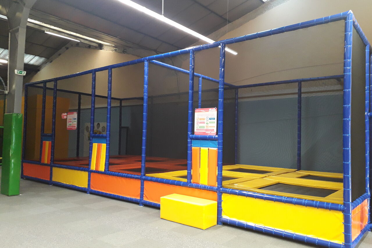 UN TRAMPOLINE