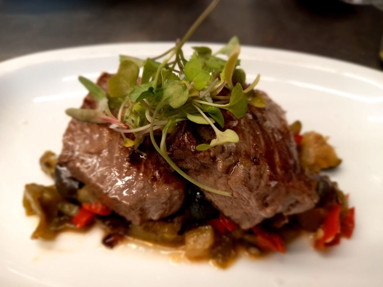 Atún a la plancha con verduritas de la huerta