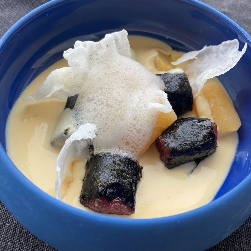 Maki de boeuf, crème de comté et navets confits