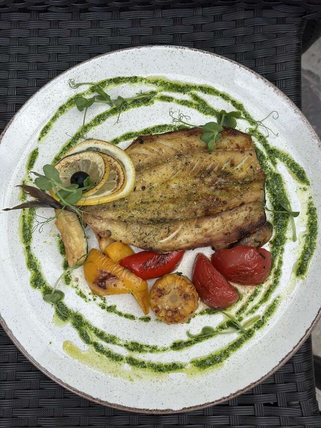 Makrela pieczona z warzywami z grilla 