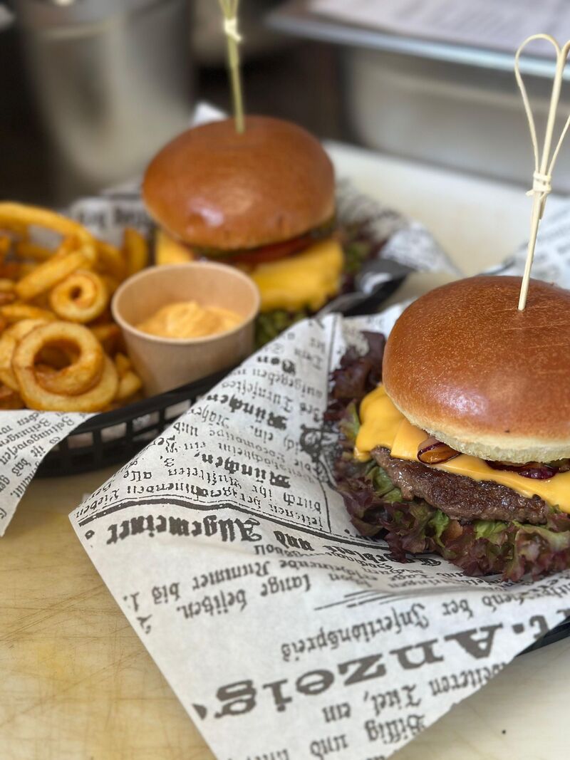 Cheeseburger & Curly Fries