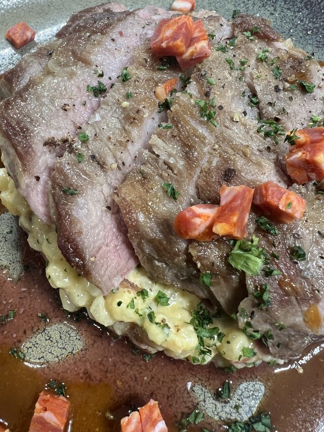 La Pluma Ibérique, Jus Tomates Epicées et Frégola façon Risotto au Chorizo