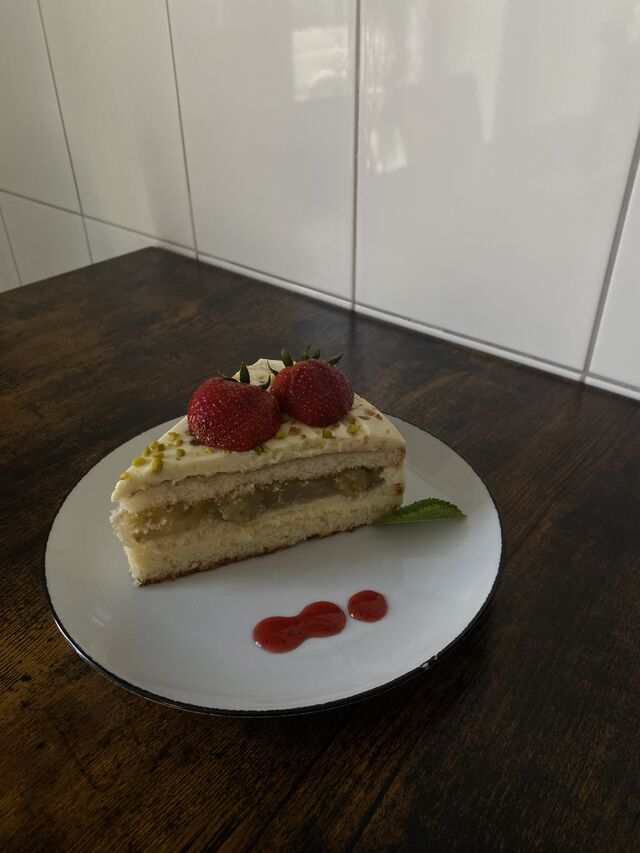 Torte mit Sahne