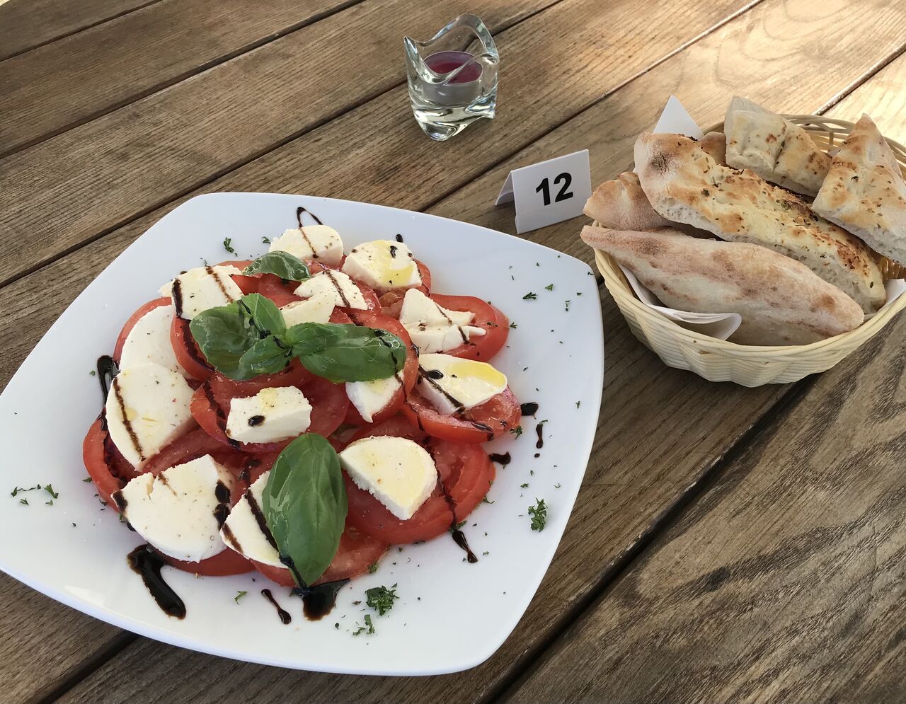 Mozzarella Caprese 