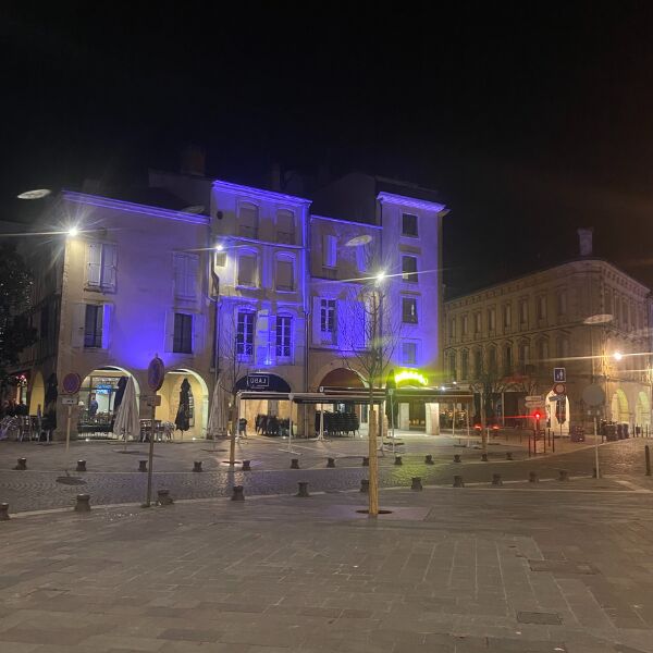 Agen by night