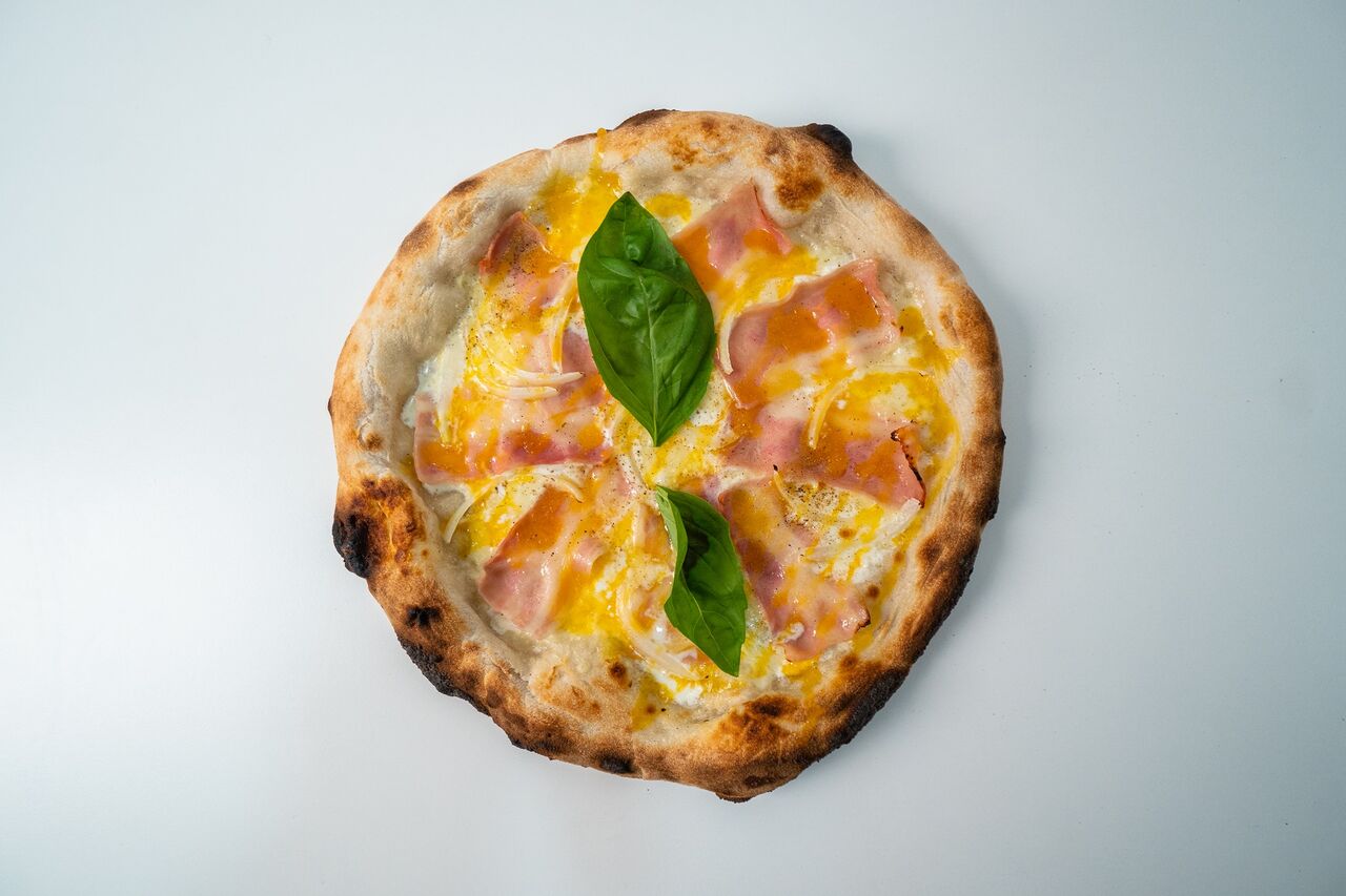 PIZZA CARBONARA.

