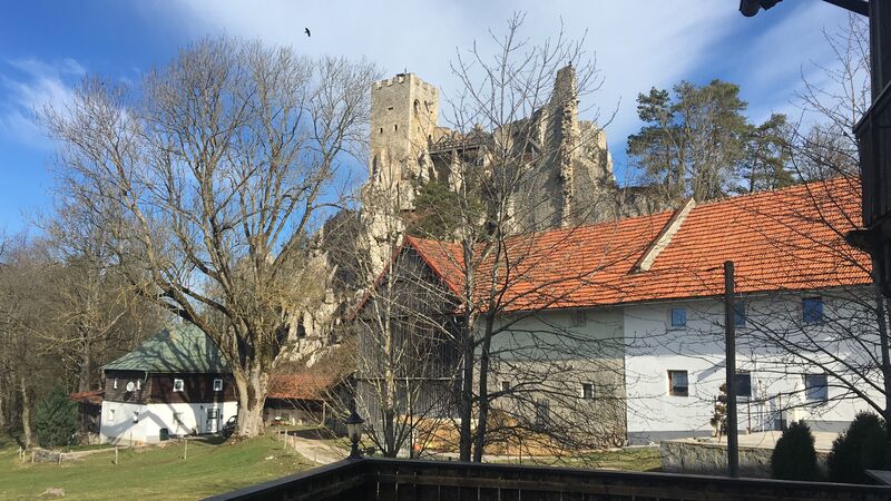 Genießen Sie den Blick direkt auf die Burgruine Weißenstein