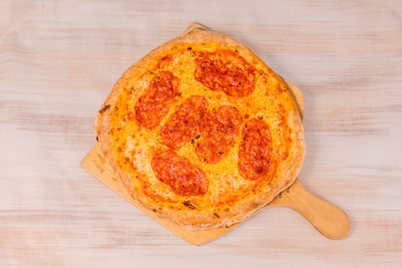 Szalámis pizza (32cm)