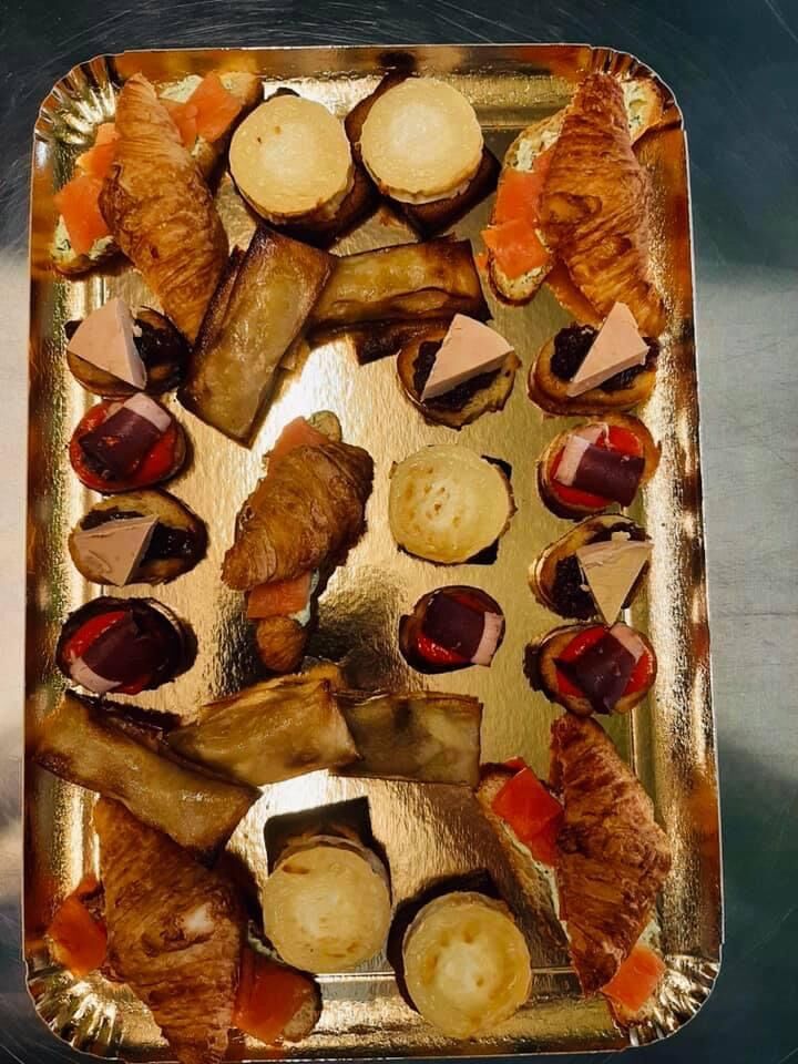 Plateau « Amuse bouche »
~ Toast fois gras confiture de figues
~ Toast chèvre chaud et miel