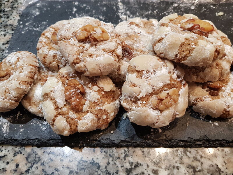 GHRIBA NOIX
OEUFS,NOIX,SUCRE,FLEUR D'ORANGER
1,5 EURO/PIECE.40 EUROS LE KILO SUR COMMANDE