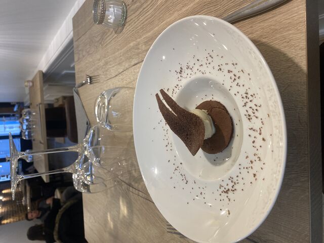 Gâteau au chocolat et sa glace aux anchois 