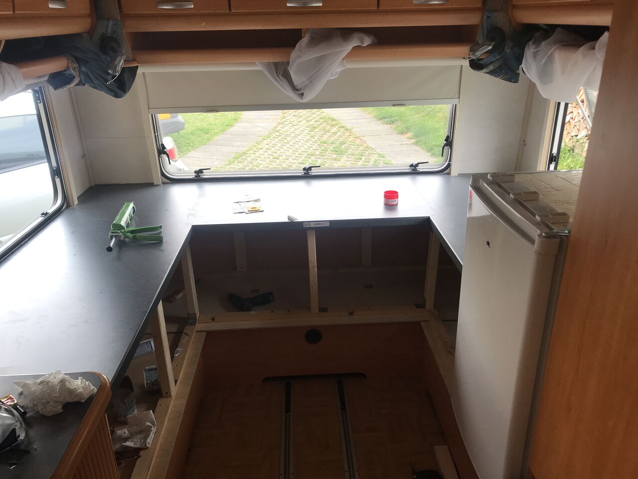 neue Arbeitsplatte & Kühlschrank