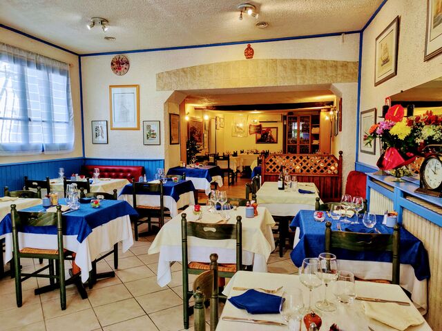 Salle du restaurant la licorne d'or, restaurant franco portugais 