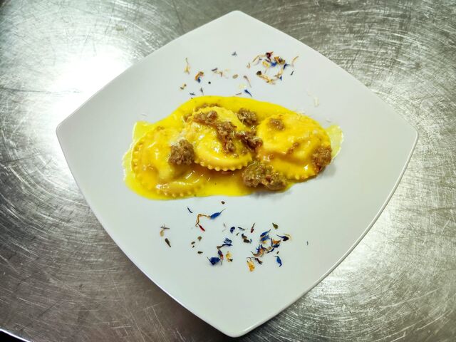 TORTELLI DI PATATE, ZAFFERANO, SALSICCIA E CANESTRATO DI CASTEL DEL MONTE 