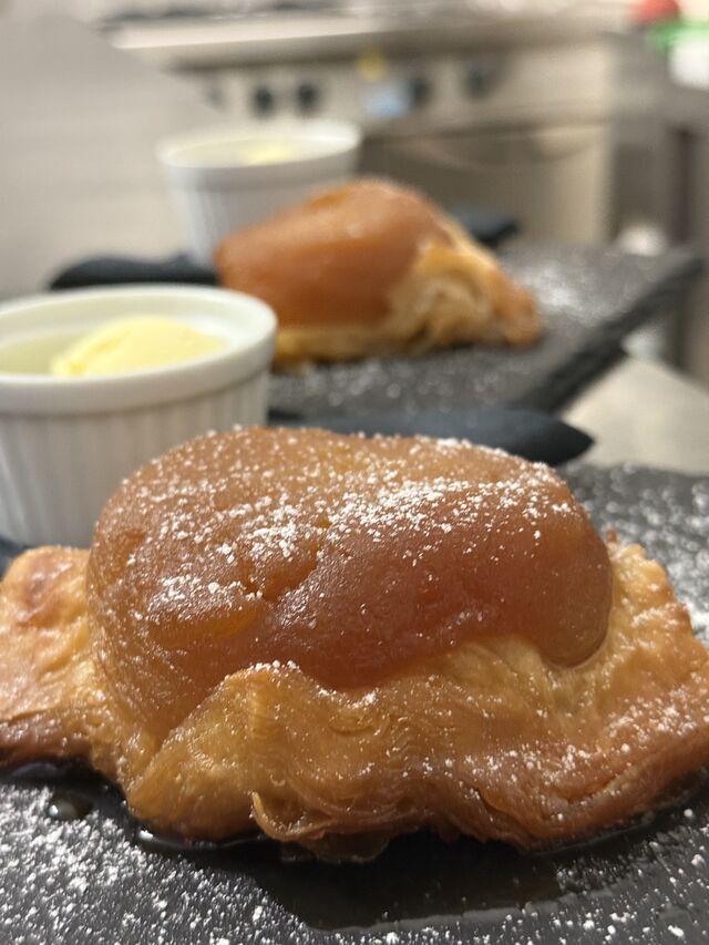 Tarta tatin con gelato alla vaniglia 