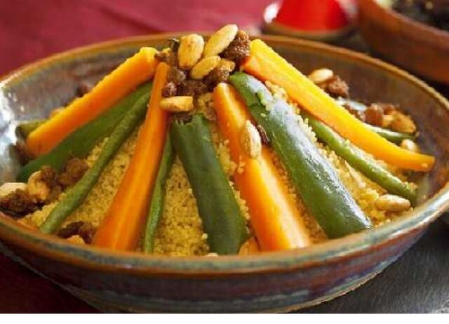 Couscous végétarien 12,50 € la part
(Semoule, Légumes et bouillon)