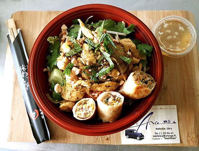 Salade Bobun aux nems