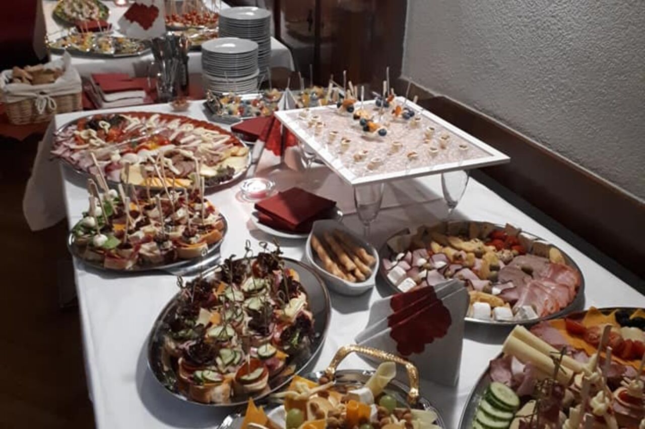 Oslavy, posedenia, stretnutia