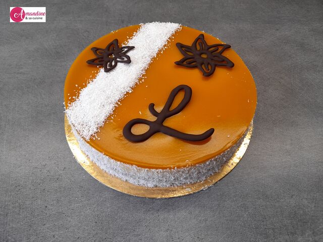 Entremet sur mesure réalisé pour un anniversaire surprise : noix de coco - mangue - chocolat (8 pers)