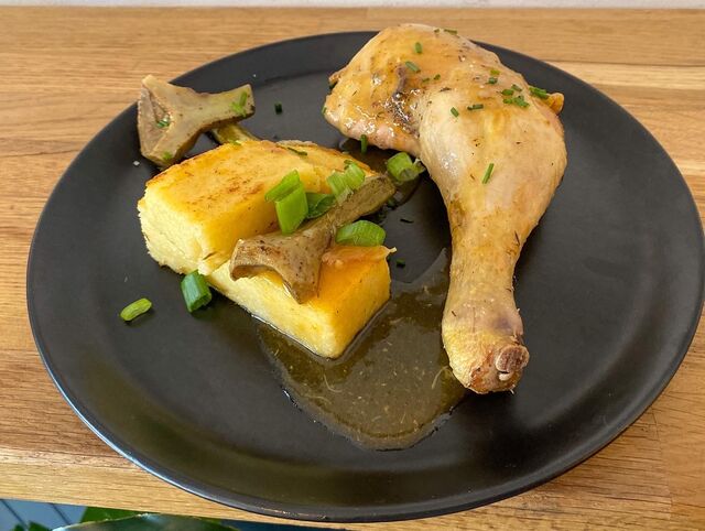 Cuisse de poulet rôtie et sa polenta aux artichauts 