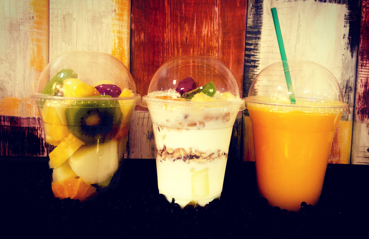 Obstbecher, Müslibecher, Frischgepresster Orangensaft