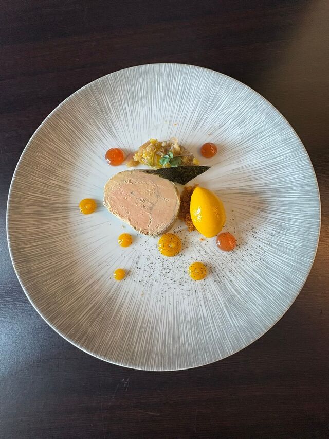 Foie gras canard, chutney d’endives et mangue aux baies passion, sorbet mangue gingembre, confit de mangue