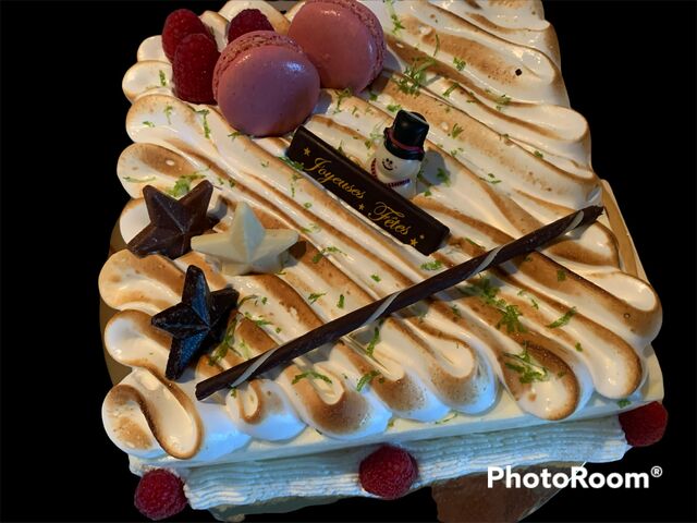 Entremets citron framboises meringuée
Sablé breton zestes citron vert
Mousse au citron insert framboises
Meringue 