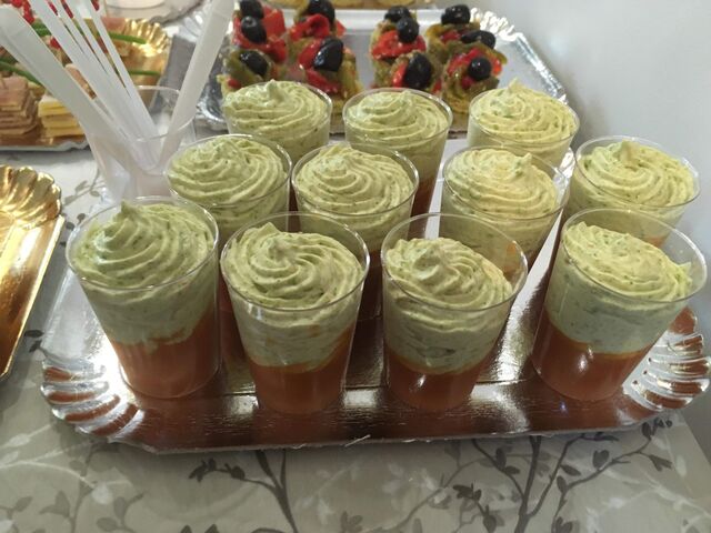 Verrine fondant petits pois basilic sur gaspacho Andalou
