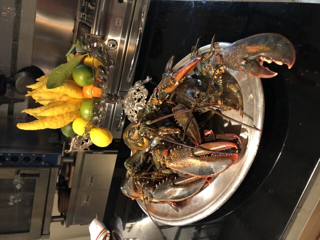 Homards rôtis aux agrumes de collection .