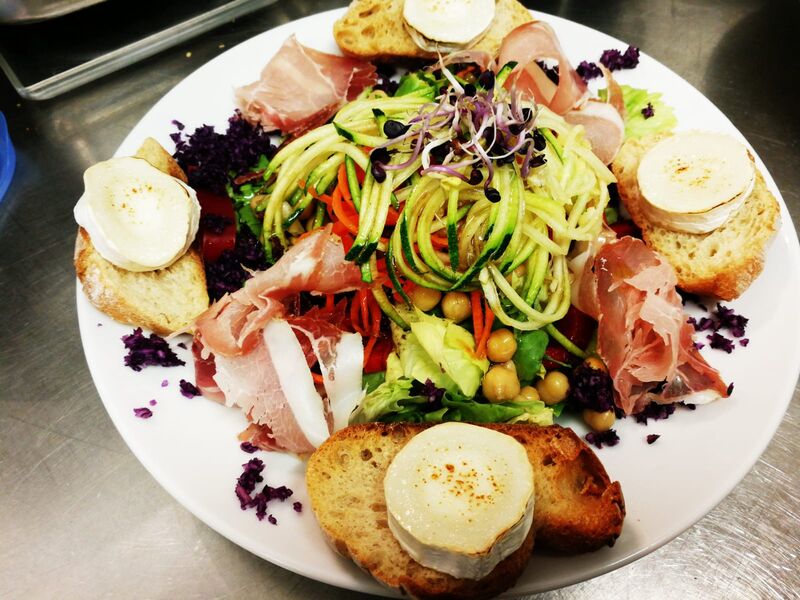 Salade de chèvre chaud