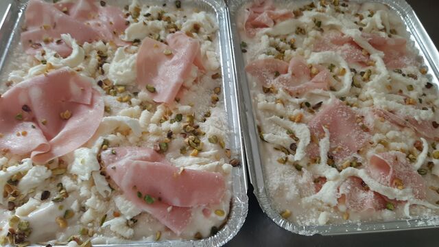 Timballo con burrata ,mortadella e granella di pistacchi