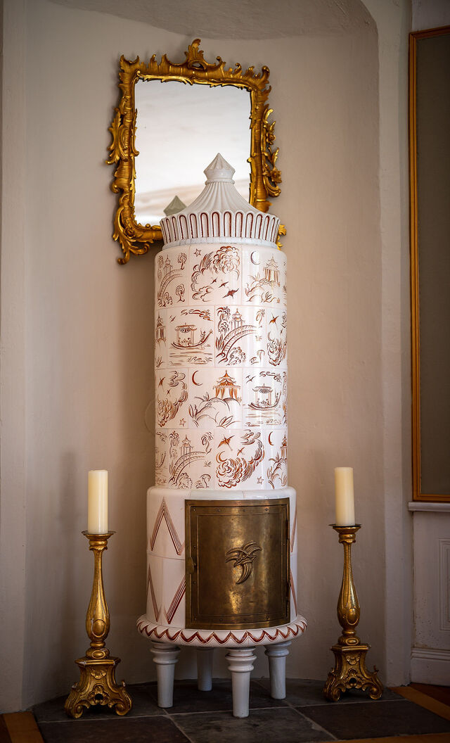 Meissner Ofen um 1900 im Musikzimmer