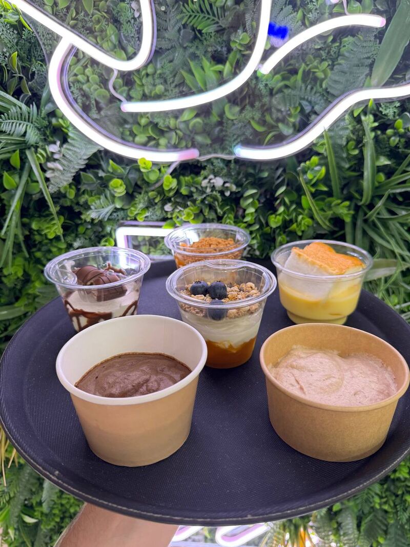 mousses au chocolat maison, îles flottantes...