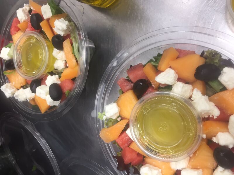 Grandes salades estivales 6€
Mélange de 3 salades , melons , pastèques , dés de feta