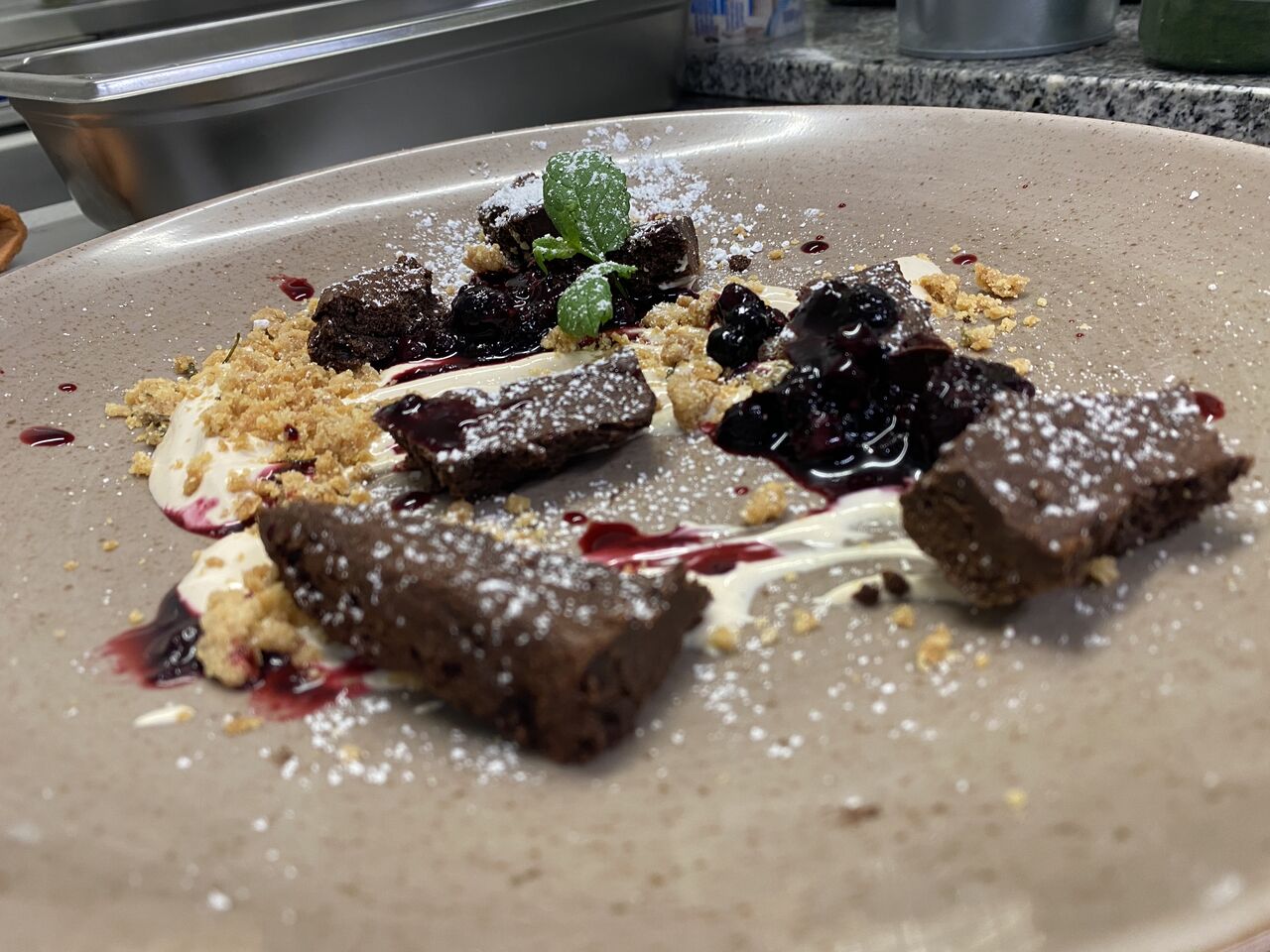 Schokolade tarte kaffe Creme Rosmarin Brösel