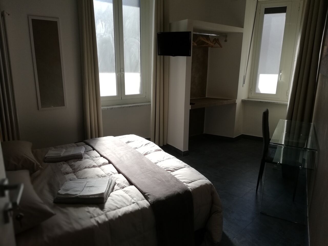 Camera San Carlo
Singola con bagno in comune 25 €
Doppia con bagno in comune 35 €
2.30 tasse di soggiorno
Colazione inclusa