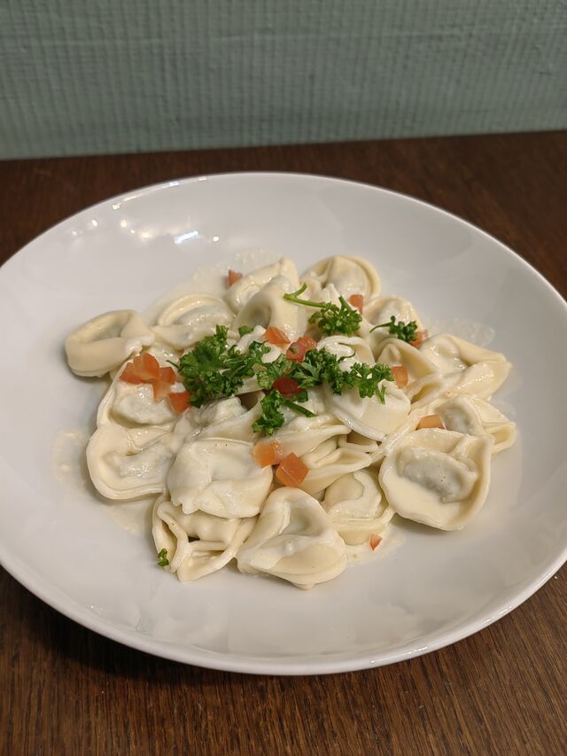 Tortelloni a la ricotta et épinards sauce fromagere