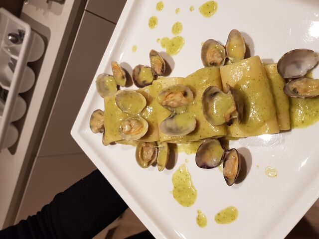 Paccheri freschi con crema di zucchine e vongole 