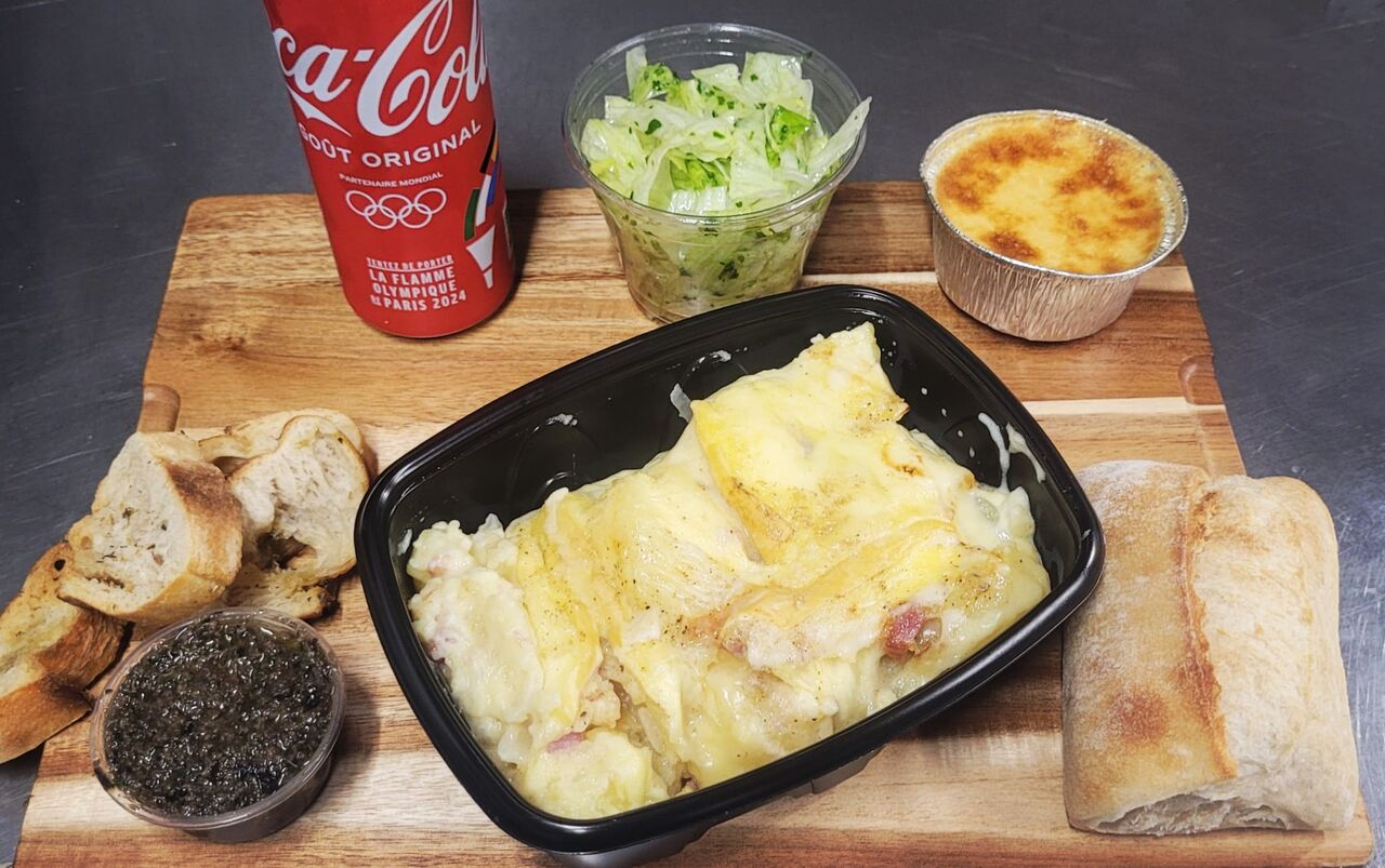 Tartiflette et sa salade à l'ail. Flan aux oeufs