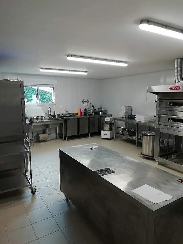 Venez nous rencontrer à notre pizzeria aux heures d'ouverture et sur commande nous serons ravis de vous accueillir ?