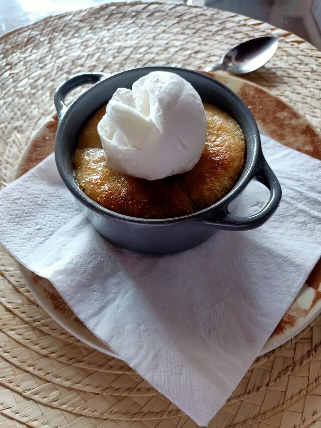 Baba al ron con helado de nata