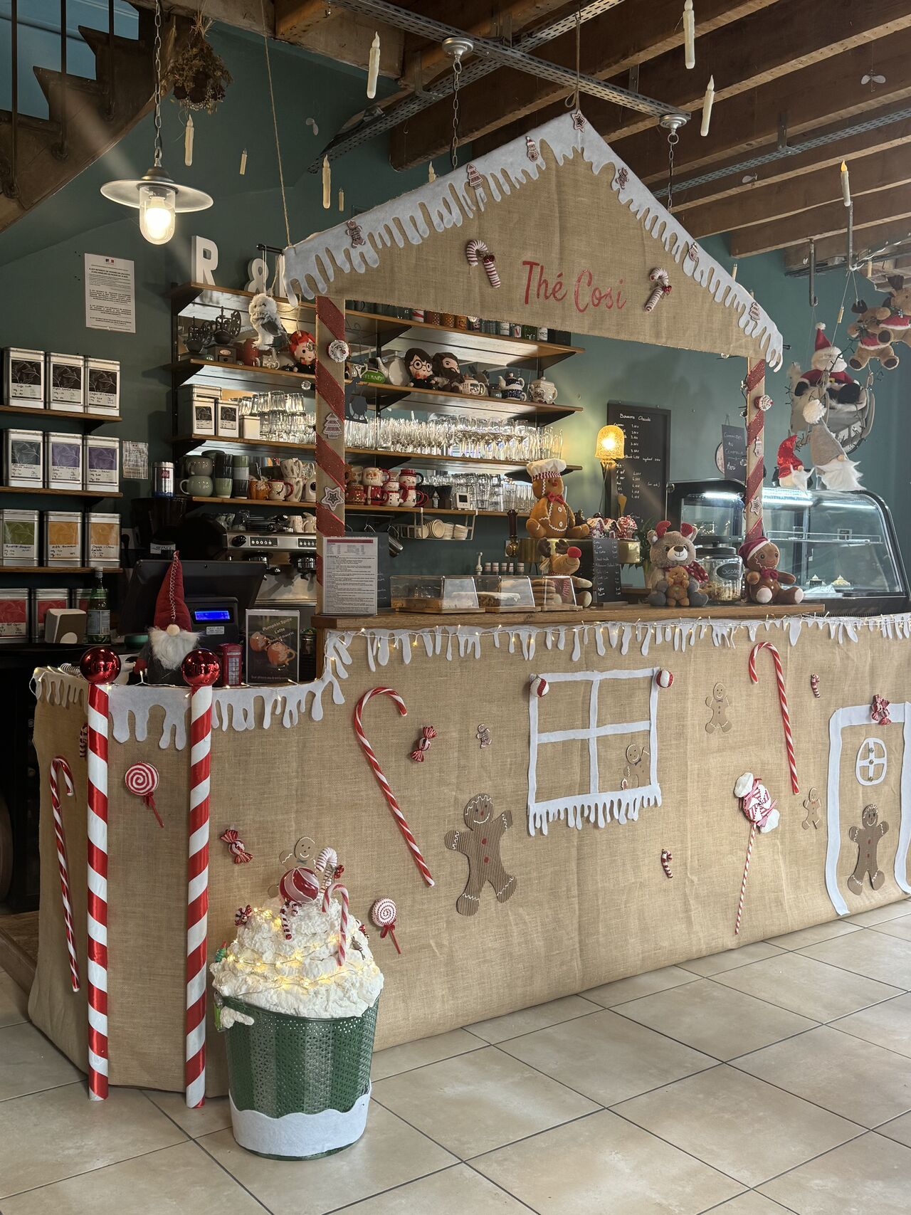 Ouvert vendredi 29 et samedi 30 de 10h-22h et dimanche 1er Décembre 10h-18h