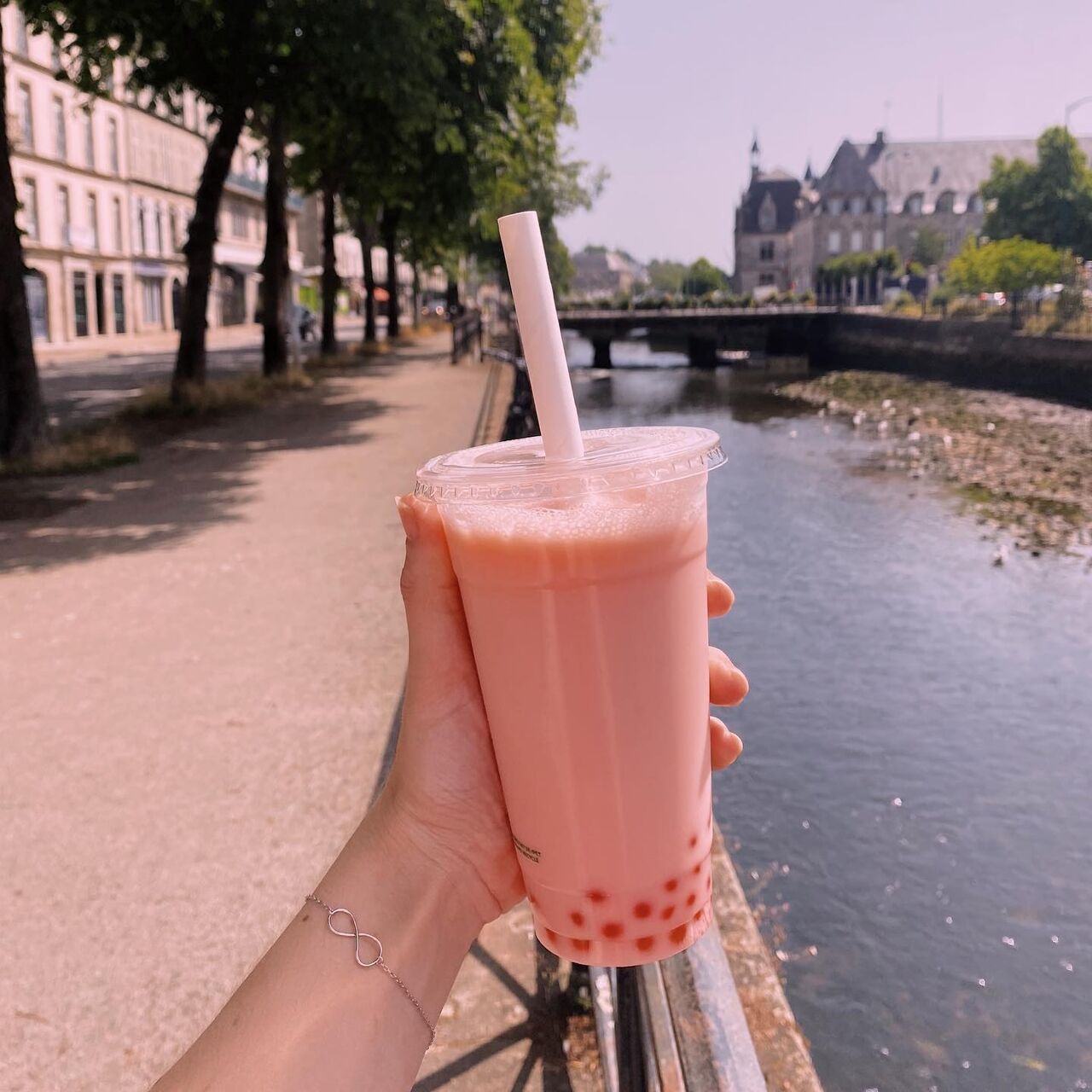 Bubble Tea save framboise/lait et perles de fraise