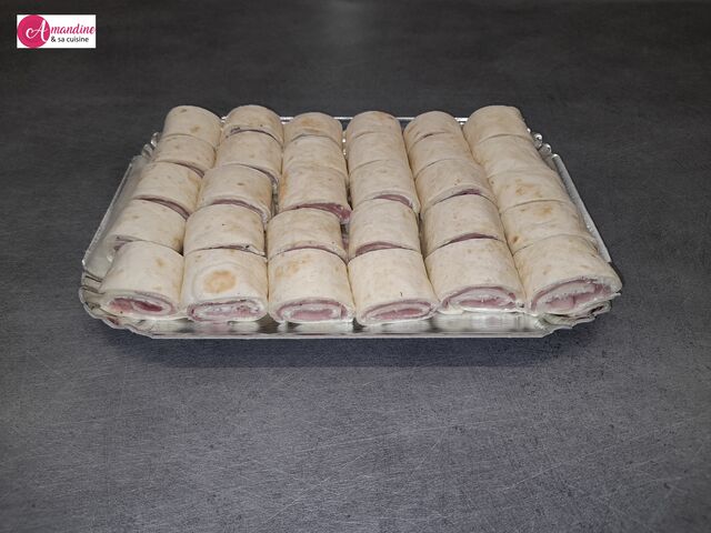 Bouchées de wraps roulés au fromage frais ail et fines herbes et jambon cuit