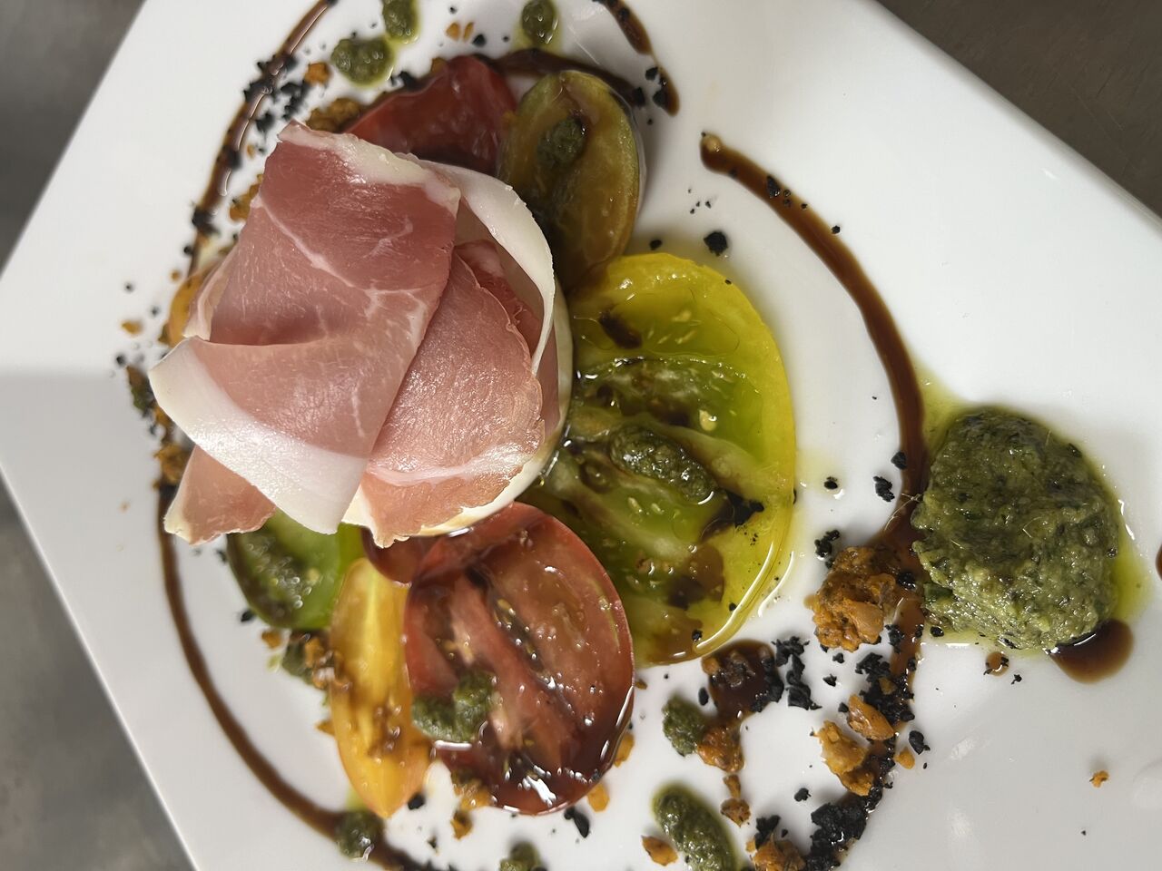 Tomates d’ici, Burrata et jambon sec