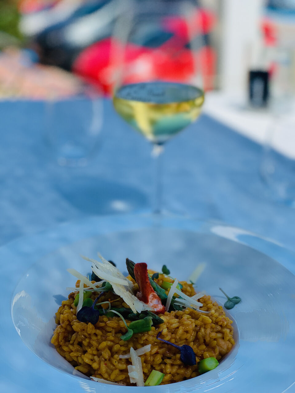 Risotto de bogavante al safran con verduras de temporada y crujiente de Parmesan viejo
