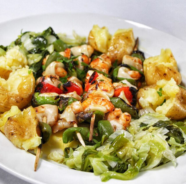 Espetada de Lulas com Gambas.