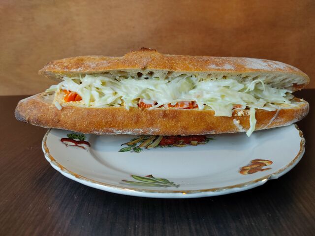 Louise: Chèvre frais du Squiffiec aux épices Cajun/ Carottes rôties au cumin/ coleslax de choux blanc.