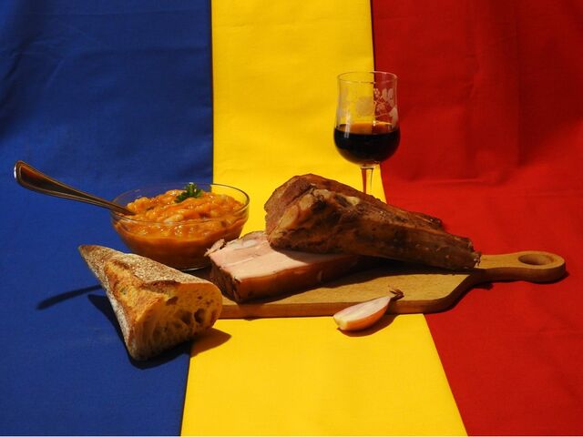 Piept de porc (sunca) cu fasole 7,50 €Poitrine de porc avec haricots blancs