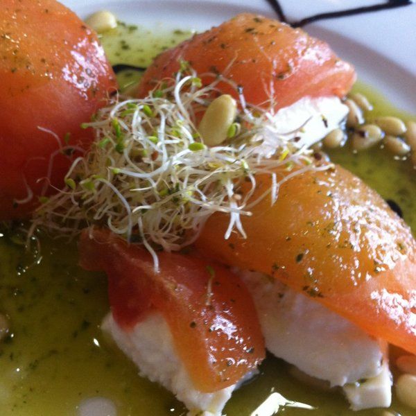 QUESO FRESCO Y SALMON MARINADO 